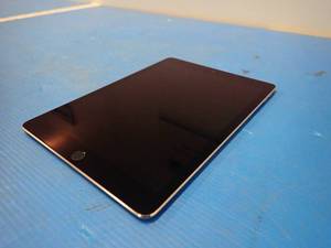Apple&nbspiPad Pro 9.7 A1674  128GB of storage  Cellular Carrier Unlocked  Includes Charging Cable &nbspScratch on left side of the screen.