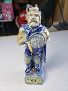 lot 6 image: Minnesota Land of the Vikings Decanter