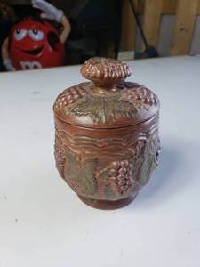 lot 8 image: 1970 Arnels urn pot