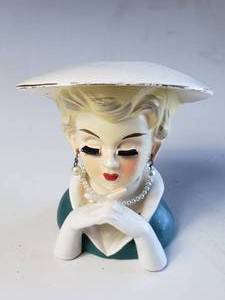 lot 12 image: Vintage Ruben 494 Head Vase