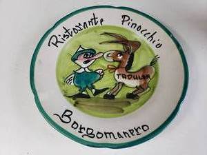 lot 23 image: 1983 Ristorante Del Buon Ricordo Painted Plate