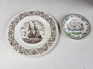 lot 25 image: Wedgewood Mayflower Plate & Farmers Arms Plate