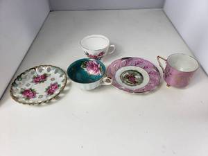 lot 32 image: Tea Cups and Saucers