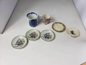 lot 35 image: Small Saucers and Cups