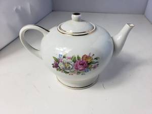 lot 44 image: Musical Teapot