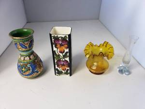 lot 52 image: Lot of 4 Decorative Vases