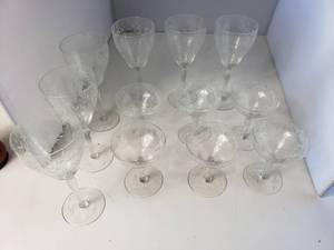 lot 57 image: 12 Pieces of Wine and Champagne Glasses