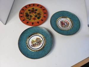 lot 65 image: Lot of 3 Decorative Plates - Regency China and Other