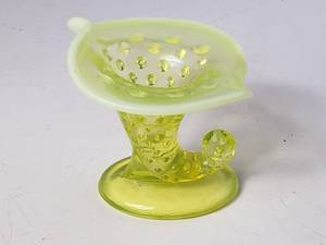 lot 66 image: Small Uranium Glass Cornucopia Vase