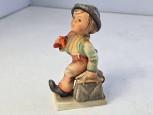 lot 73 image: Hummel Goebel Figurine 11 Merry Wanderer West Germany