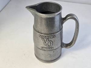 lot 90 image: Seagrams VO Canadian Pewter Mug