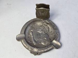 lot 109 image: Vintage Ash tray
