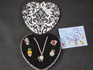 lot 141 image: Charm Your Holidays Necklace Charms