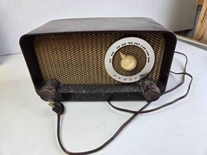 lot 170 image: Zenith Long Distance Radio S-14879