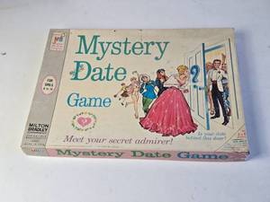 lot 261 image: Vintage Mystery Date Game