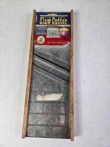 lot 290 image: Vintage Slaw Cutter