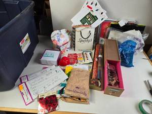 lot 294 image: Valentines Cards, Wrapping Paper, Birthday Invites and More