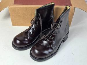 lot 320 image: Womens Stone Ridge Boots Size Euro 38
