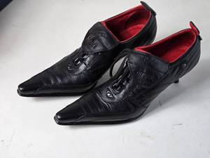 lot 326 image: Black Diverse Shoes Size 8