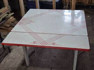 lot 337 image: Enamelware Table with Pull Out Leaves