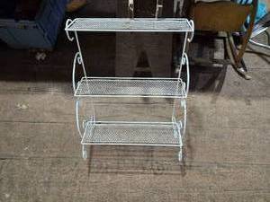 lot 340 image: White Metal Wall Rack