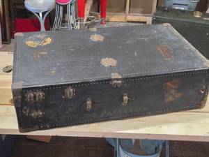 lot 350 image: Antique Autorobe Luggage Chest - Boudoir Comfort for Motor Trips