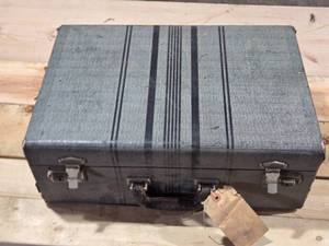 lot 352 image: Vintage Suit Case