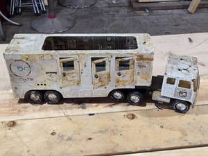 lot 356 image: Nylint Truck and Trailer