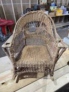 lot 363 image: Childrens Wicker Rocking Chair