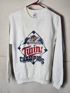 lot 398 image: 1987 Twins Champions Sweatshirt Size M