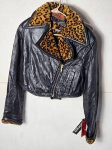 lot 401 image: New Cayenne Leather Womens Jacket Size M