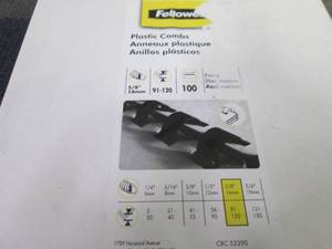 Box of 100 Fellowes Plastic Combs...
