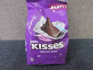 32.1 oz Hersheys Special Dark Kiss...