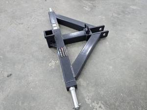 lot 27 image: Wolverine 3 Point Adapter 2 Receiver Cat 1