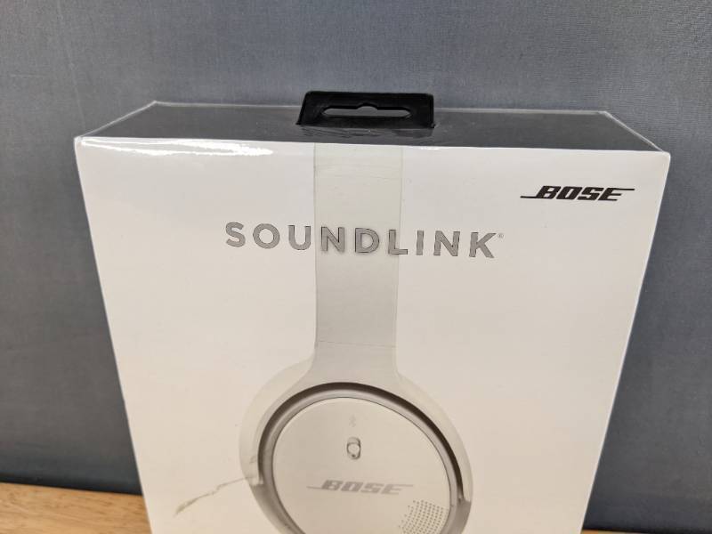lot 6 image: Brand New Bose SoundLink Around Ear Wireless Bluetooth Headphones II, White Y