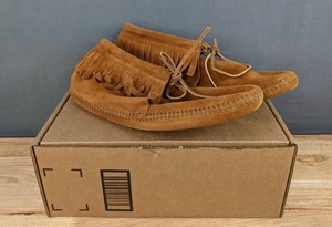 lot 65E image: Minnetonka Mens Classic Fringe Soft Sole Boot 13 N