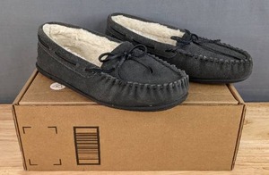 lot 47E image: Minnetonka Moccasins Womens Size 10 N