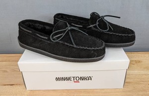 lot 29E image: Minnetonka Moccasin Mens Pile Lined Hardsole Size 10W N