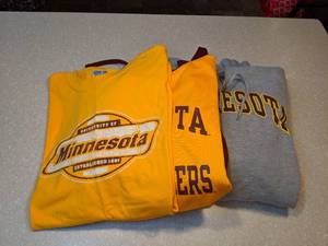 lot 418 image: Minnesota Gophers Attire Gold Maroon Hoodies T-Shirt Large & XL P