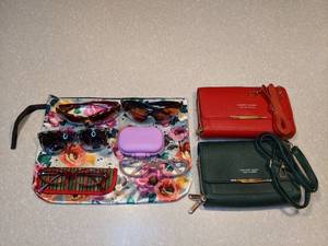 lot 423 image: New Items Flowered Bag Glasses WalletPurses Sun Glasses Cheaters P