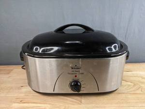lot 117 image: Rival 22 Quart Electric Roaster Oven H