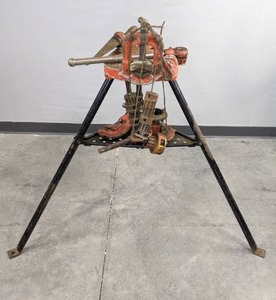lot 35 image: No. 40A Ridgid Tri-Stand PipeConduit BenderThreaderVice Grip H