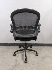 lot 68B image: Adjustable Black Office Chair H