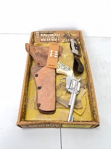 lot 212 image: Vintage Cowboy Toy Set