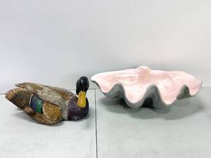 lot 228 image: DUCK AND SHELL DECOR