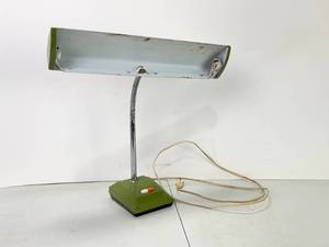 lot 237 image: Vintage Lamp
