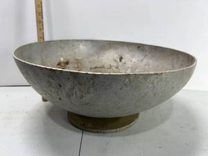 lot 191 image: LARGE METAL PLANTER