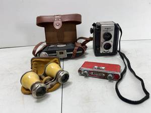 lot 202 image: CAMERA AND BINOCULAR LOT