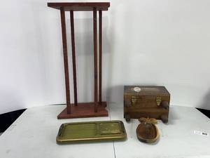 lot 31 image: ESQUIRE SHOW SHINE BOX, WOOD STAND, WOOD PINEAPPLE BOWL, 70S TRAY