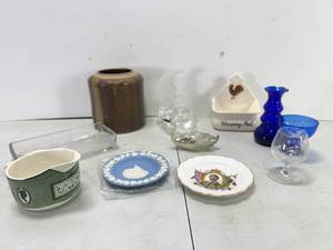 lot 38 image: MERCURY SWAN, WEDGE WOOD PLATE, COBALT BLUE VASE CHICKEN SCORING PAD HOLDER